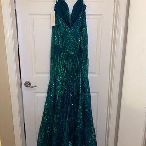 Ellie Wilde prom dress